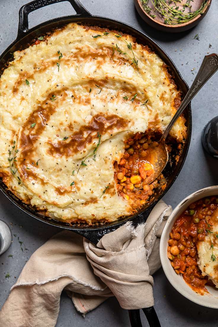 A skillet of Vegan Shepards pie with a spoon. 