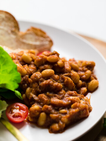 a plate of cooked vegan baked beans.