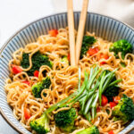 A bowl of easy vegan broccoli and red pepper ramen noodles.