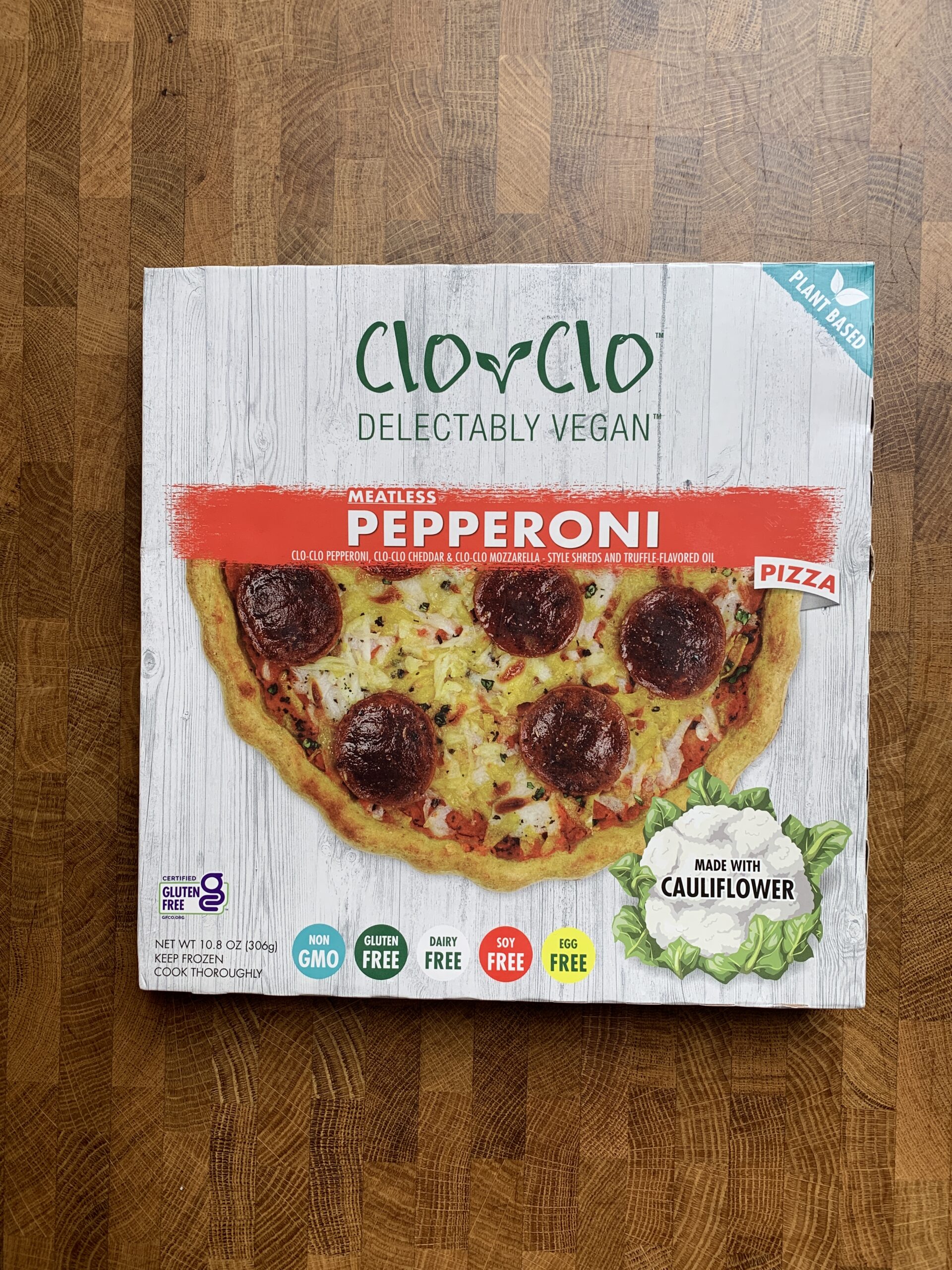 Clo Clo delectably vegan meatless pepperoni pizza box.