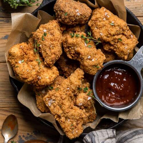 A skillet of cooked vegan fried chicken.