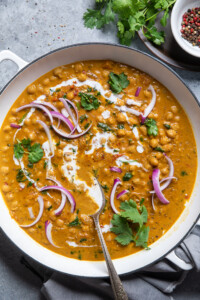 A skillet of easy vegan chickpea curry.