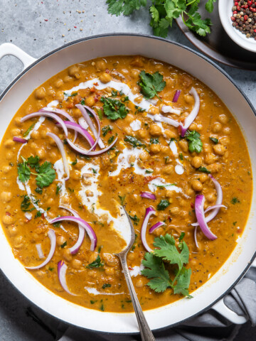 A skillet of easy vegan chickpea curry.