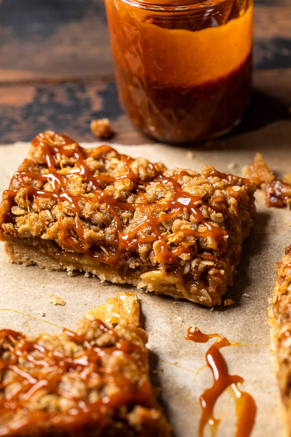 close up of a vegan apple crispy bars with caramel.
